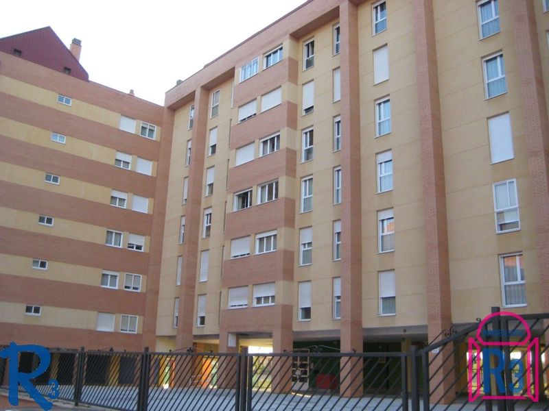 Apartamentos Áticos Dúplex Pisos en venta en León 369 encontrados