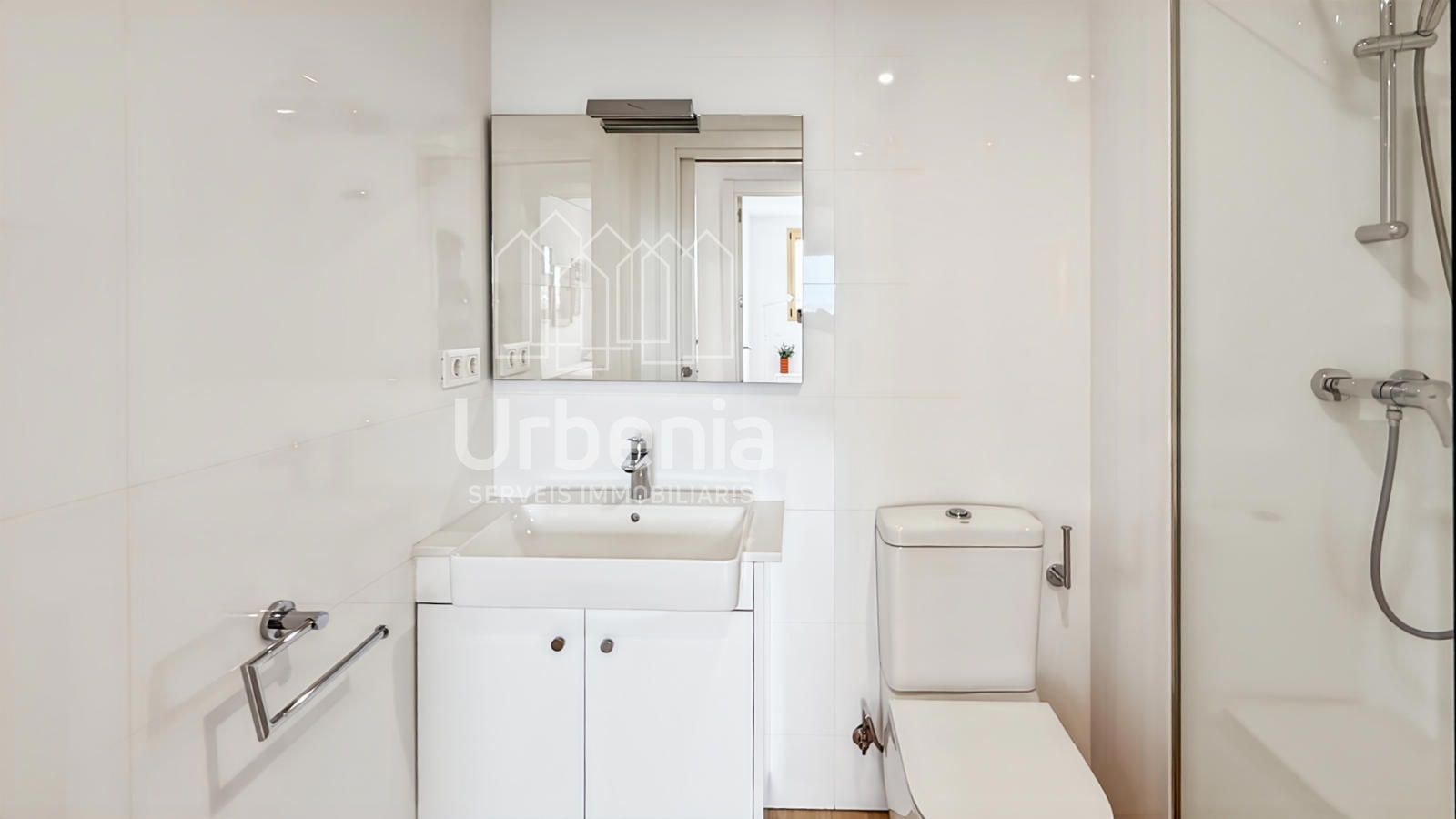 Descubre esta magnífica vivienda de obra nueva situada en la zona del Canal de Badalona - Foto 13