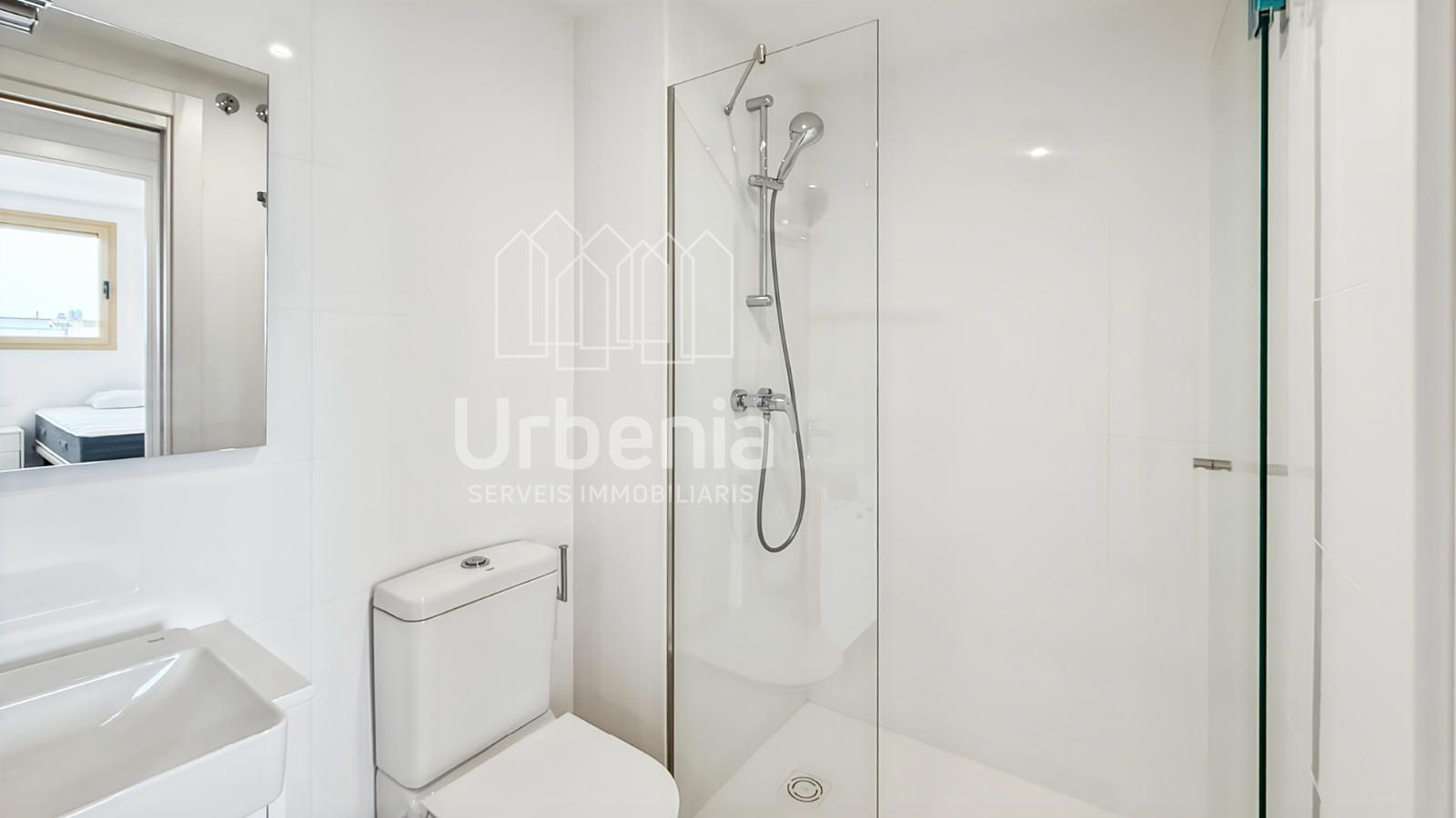 Descubre esta magnífica vivienda de obra nueva situada en la zona del Canal de Badalona - Foto 14