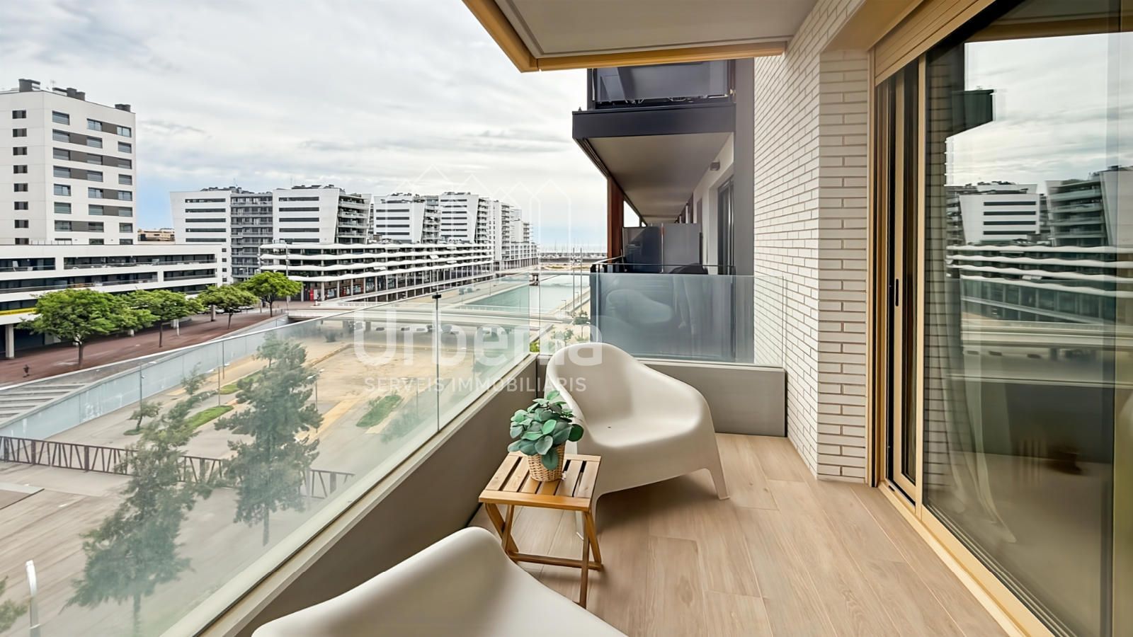 Descubre esta magnífica vivienda de obra nueva situada en la zona del Canal de Badalona - Foto 4