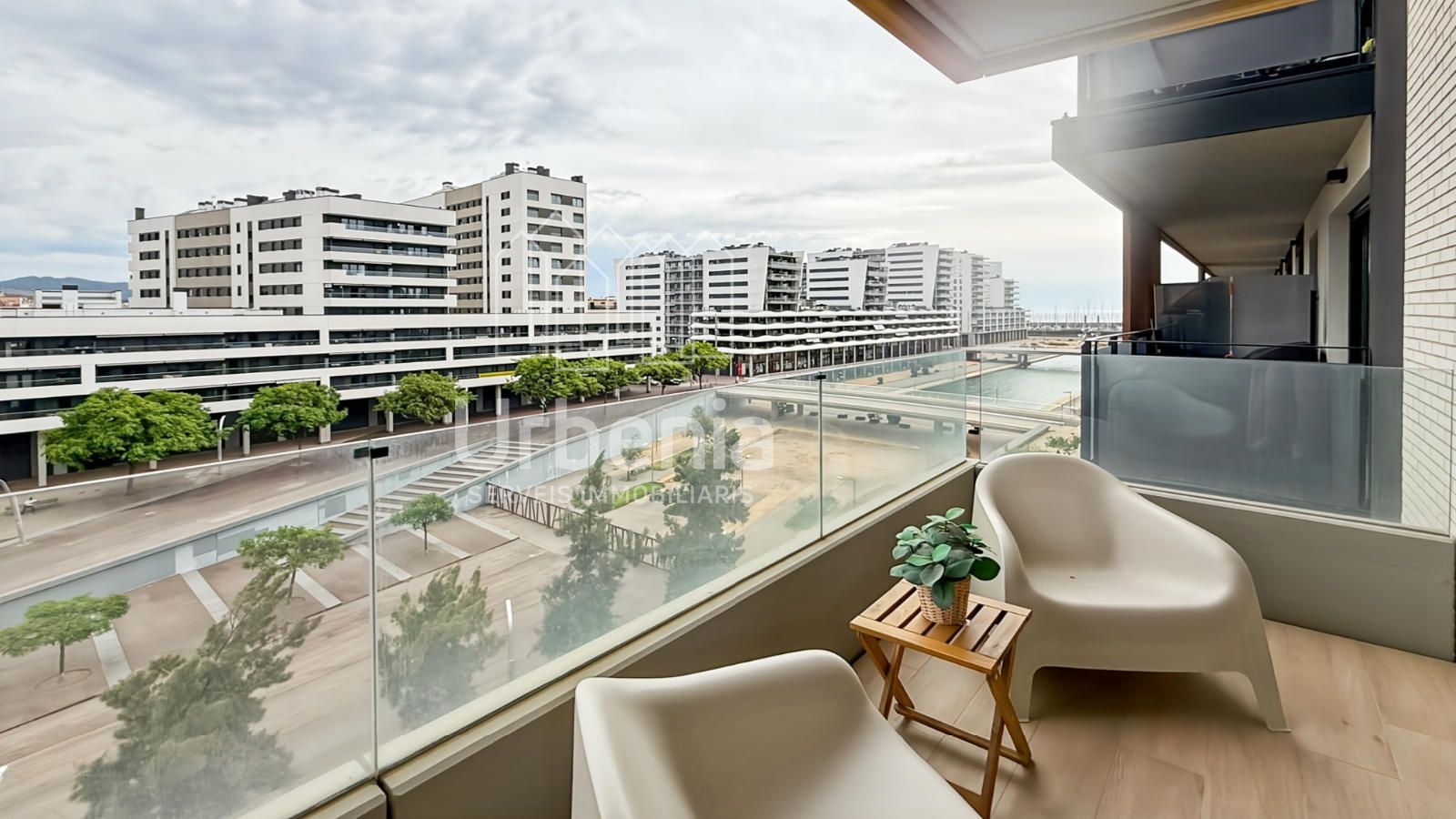 Descubre esta magnífica vivienda de obra nueva situada en la zona del Canal de Badalona - Foto 3
