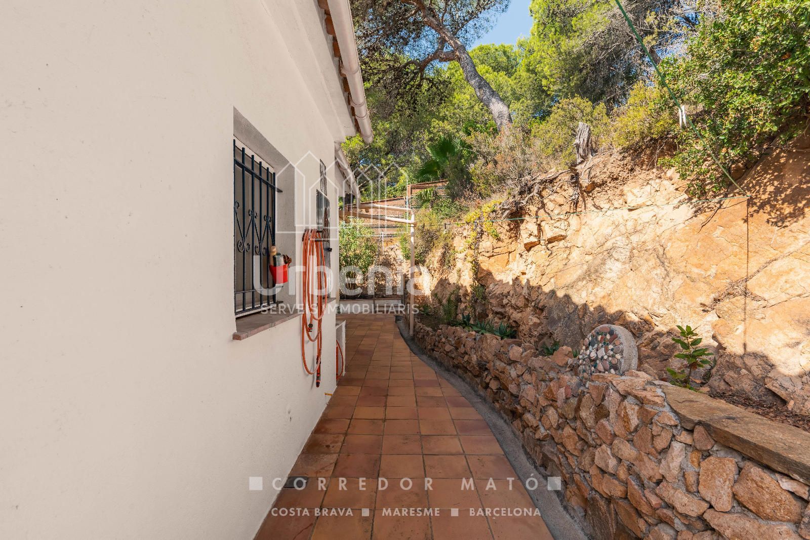 Casa unifamiliar con vista al mar y gran potencial en la milla de oro de Tamariu. - Foto 47