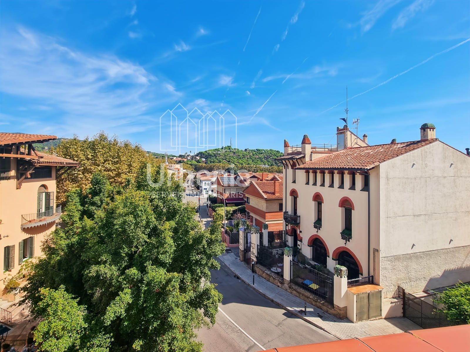Casa pareada esquinera en parcela de 300 m² que se distribuye en varias plantas en Sant Andreu de Llavaneres - Foto 2