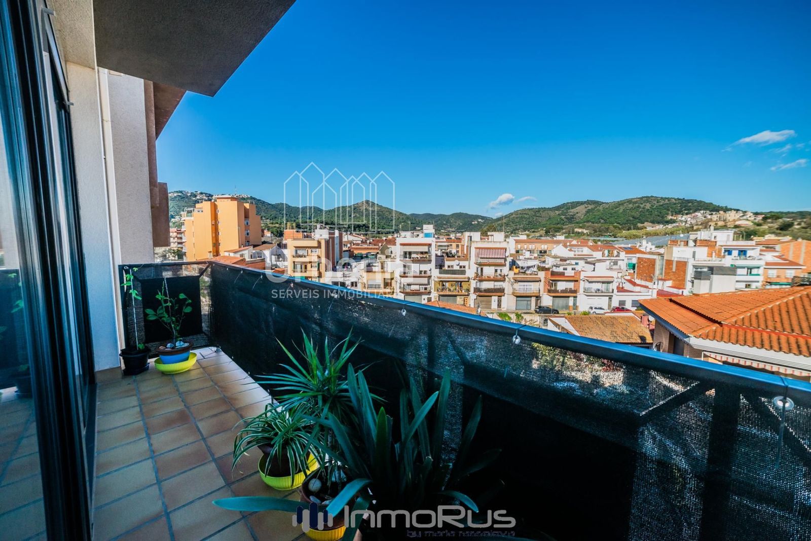 PISO EN VENTA EN PINEDA DE MAR Dúplex con terraza de 22 metros con PISO EN VENTA EN PINEDA DE MAR Dúplex con terraza de 22 metros con