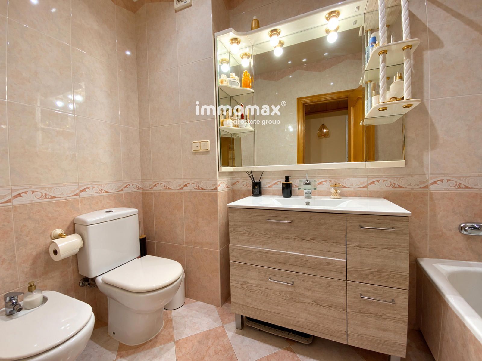 ¡Tu próximo hogar en Hospitaleth! 3 habitaciones, terraza y vistas - Foto 19