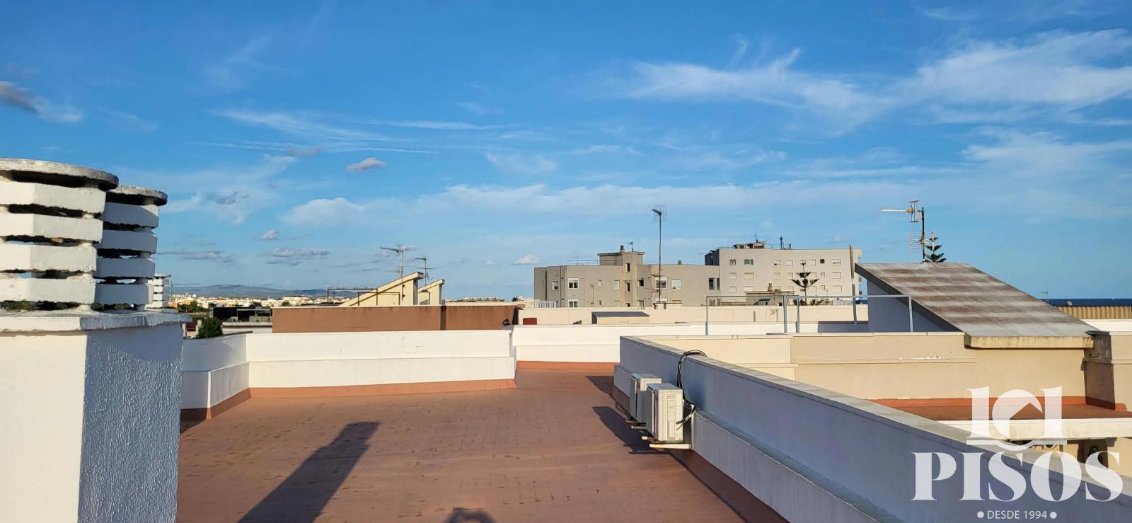 Piso con terraza y vistas al mar en Cunit - Foto 19