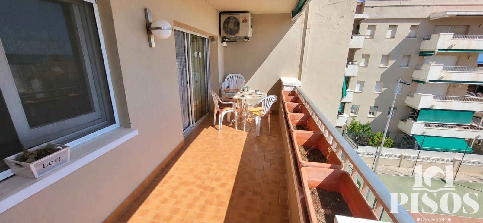 Piso con terraza y vistas al mar en Cunit - Foto 2