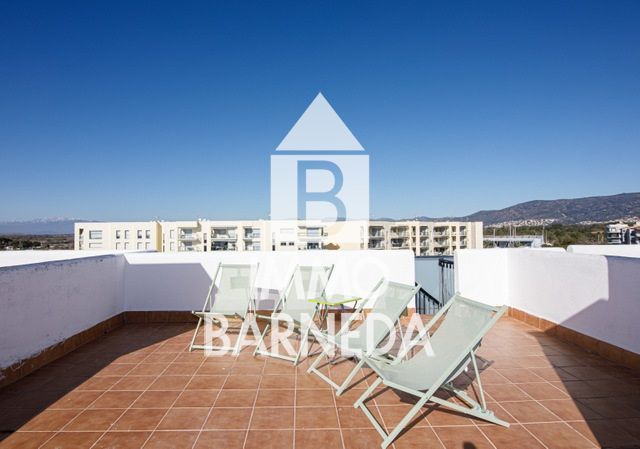 Duplex apartment with views of the canals.