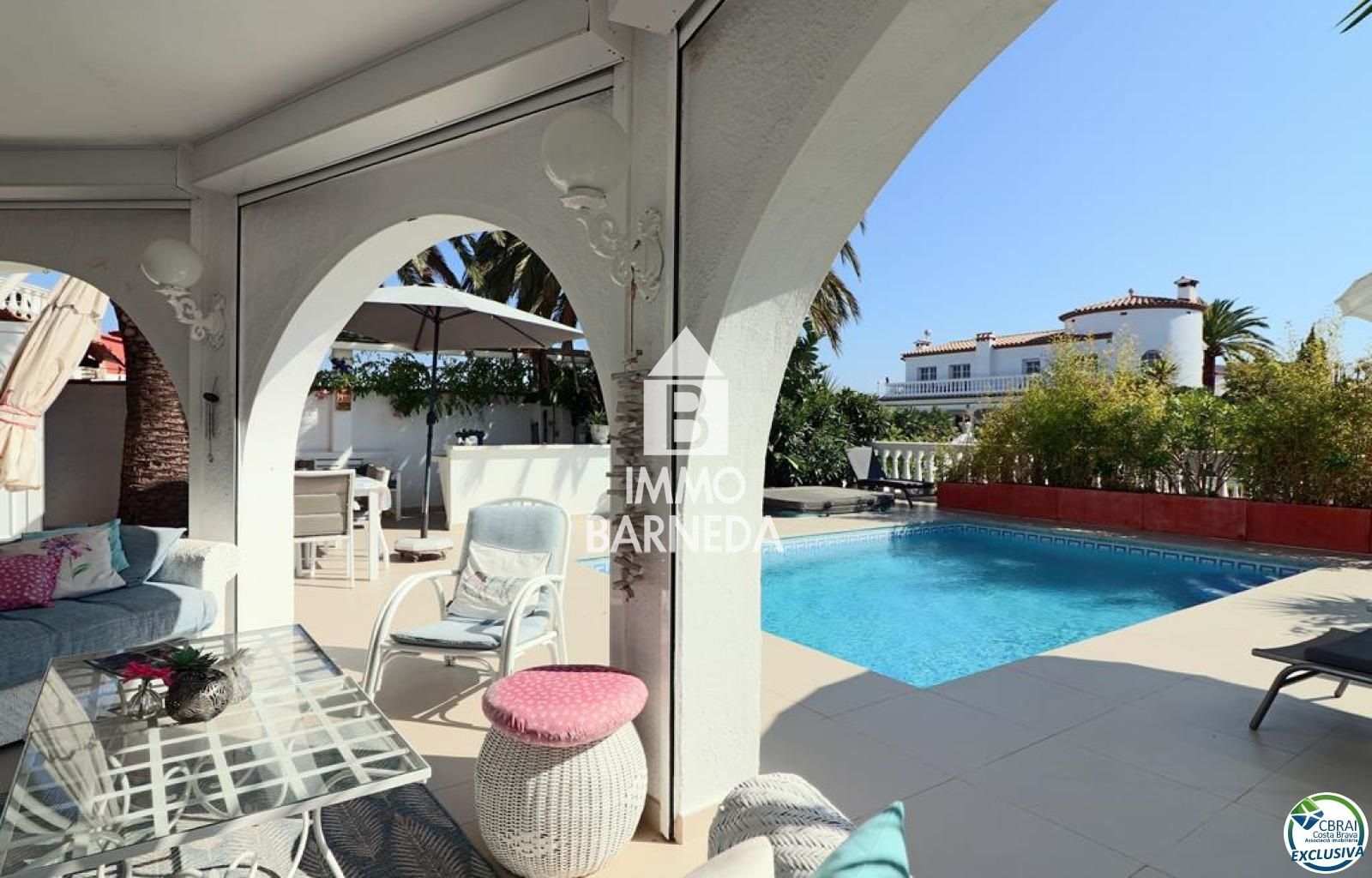 Amplia Villa al canal con amarre de 12 m, con apartamento invitados