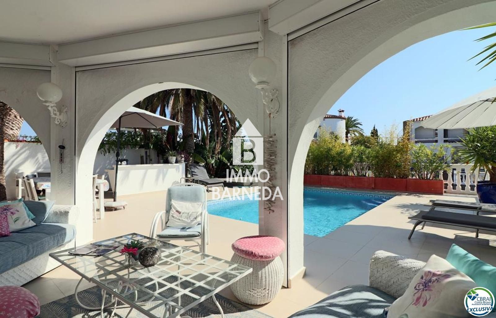 Amplia Villa al canal con amarre de 12 m, con apartamento invitados