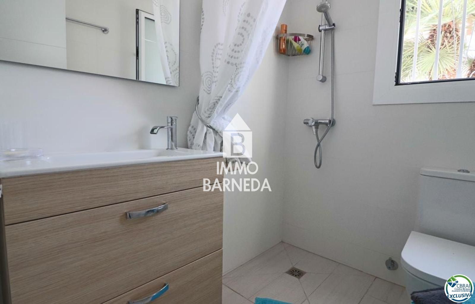 Amplia Villa al canal con amarre de 12 m, con apartamento invitados