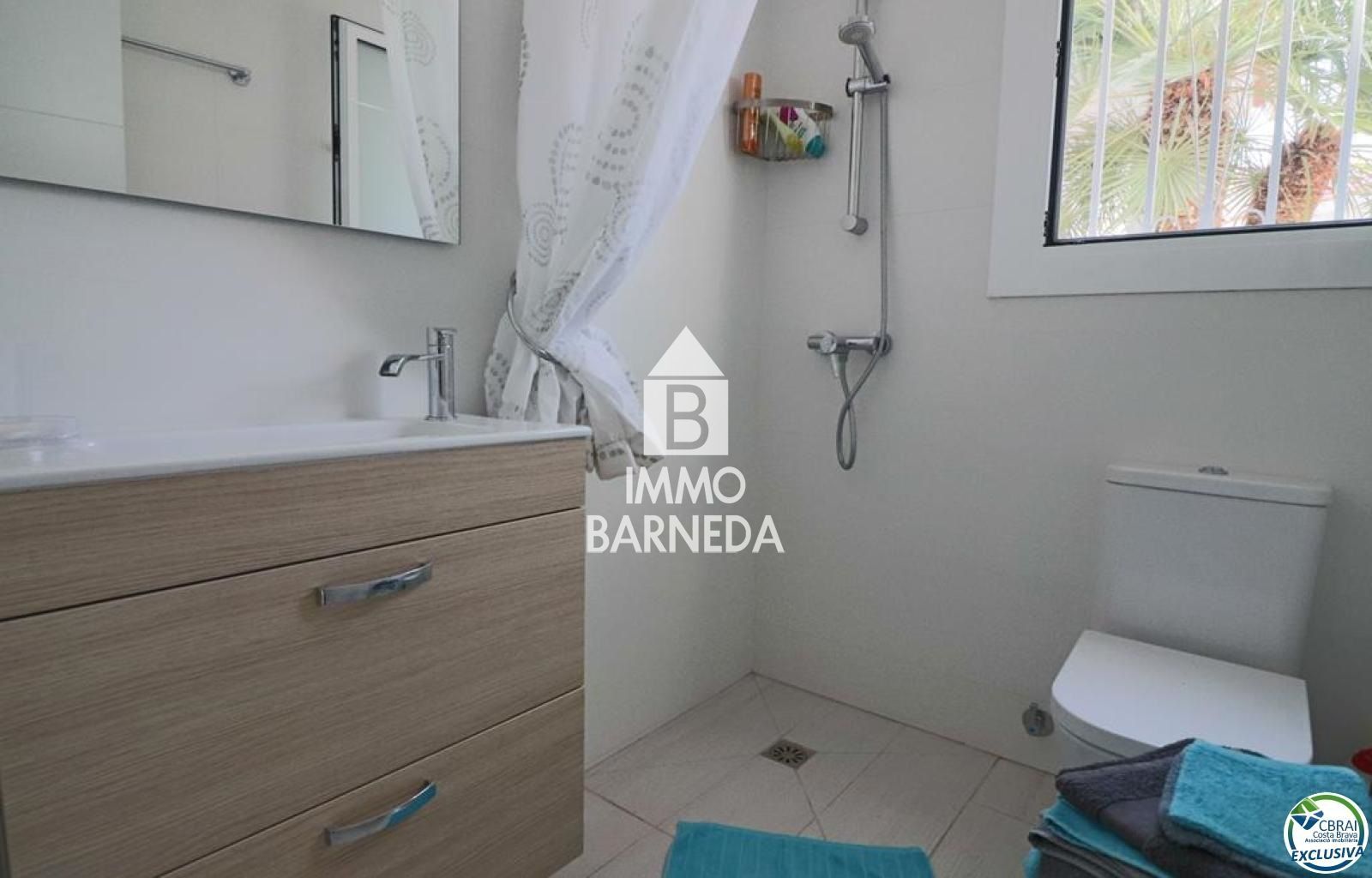 Amplia Villa al canal con amarre de 12 m, con apartamento invitados