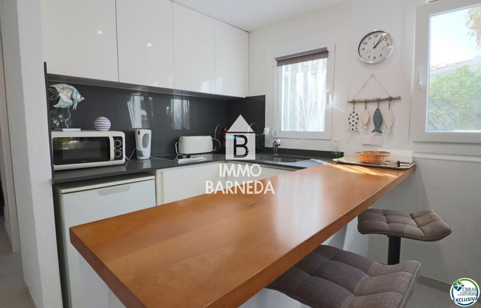Amplia Villa al canal con amarre de 12 m, con apartamento invitados