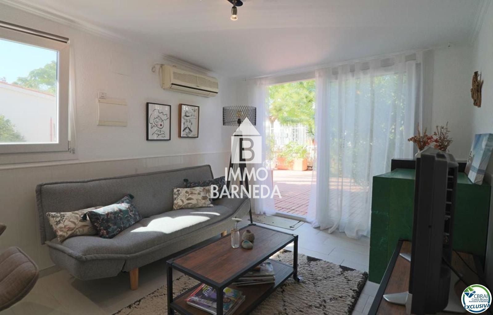 Amplia Villa al canal con amarre de 12 m, con apartamento invitados