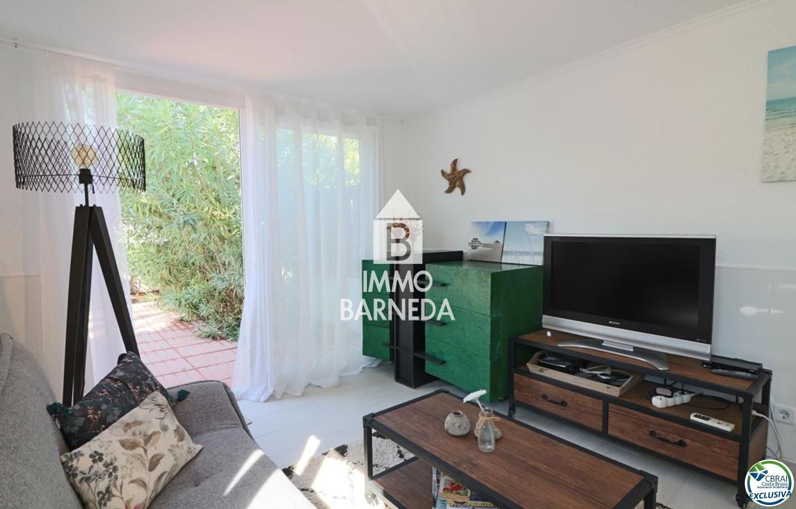 Amplia Villa al canal con amarre de 12 m, con apartamento invitados