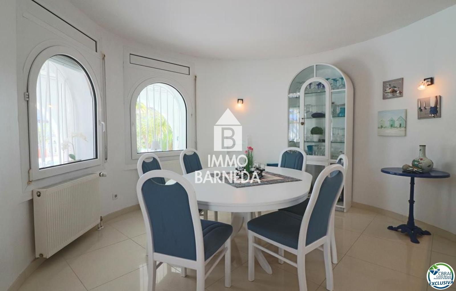 Amplia Villa al canal con amarre de 12 m, con apartamento invitados