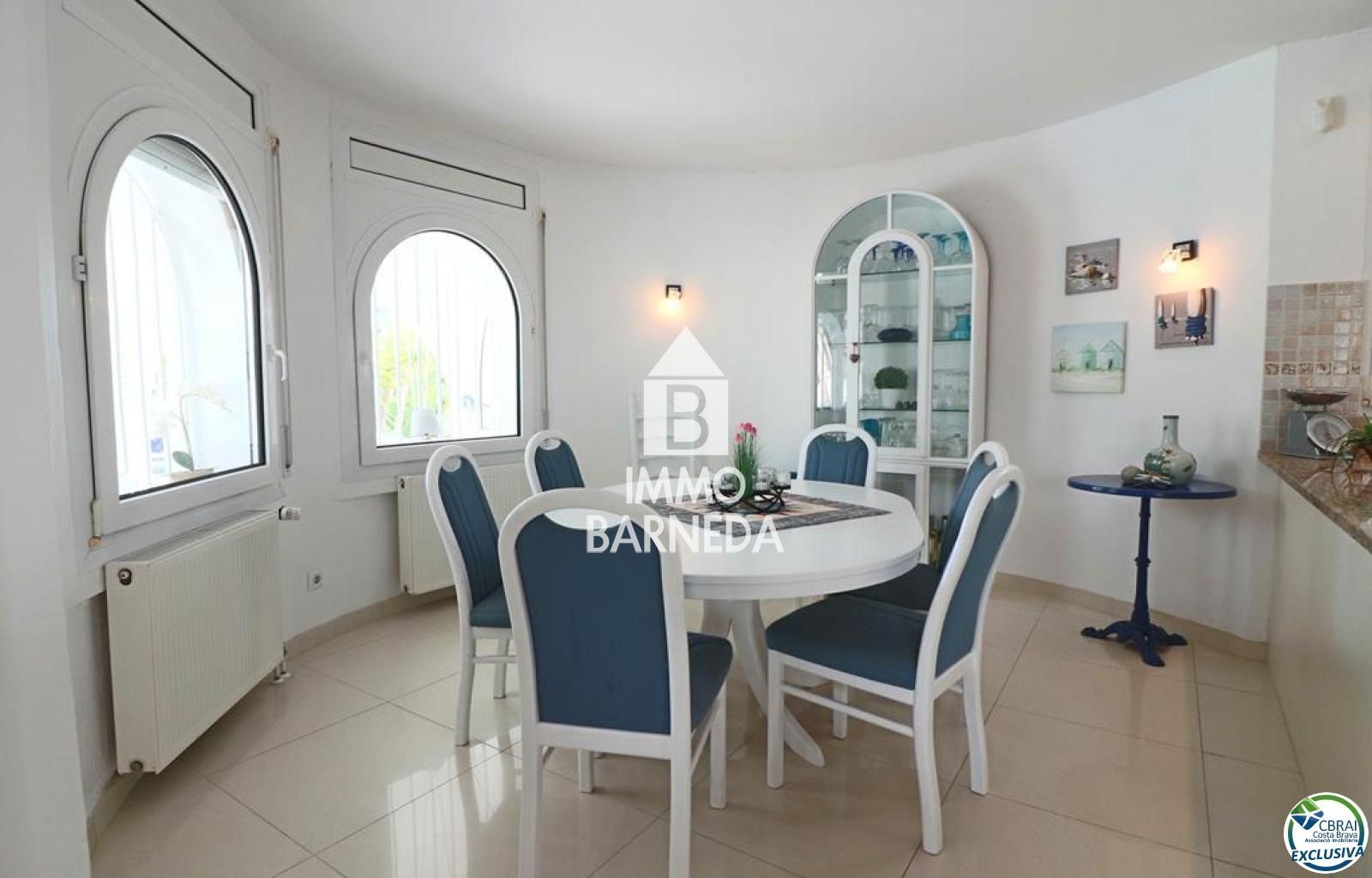 Amplia Villa al canal con amarre de 12 m, con apartamento invitados