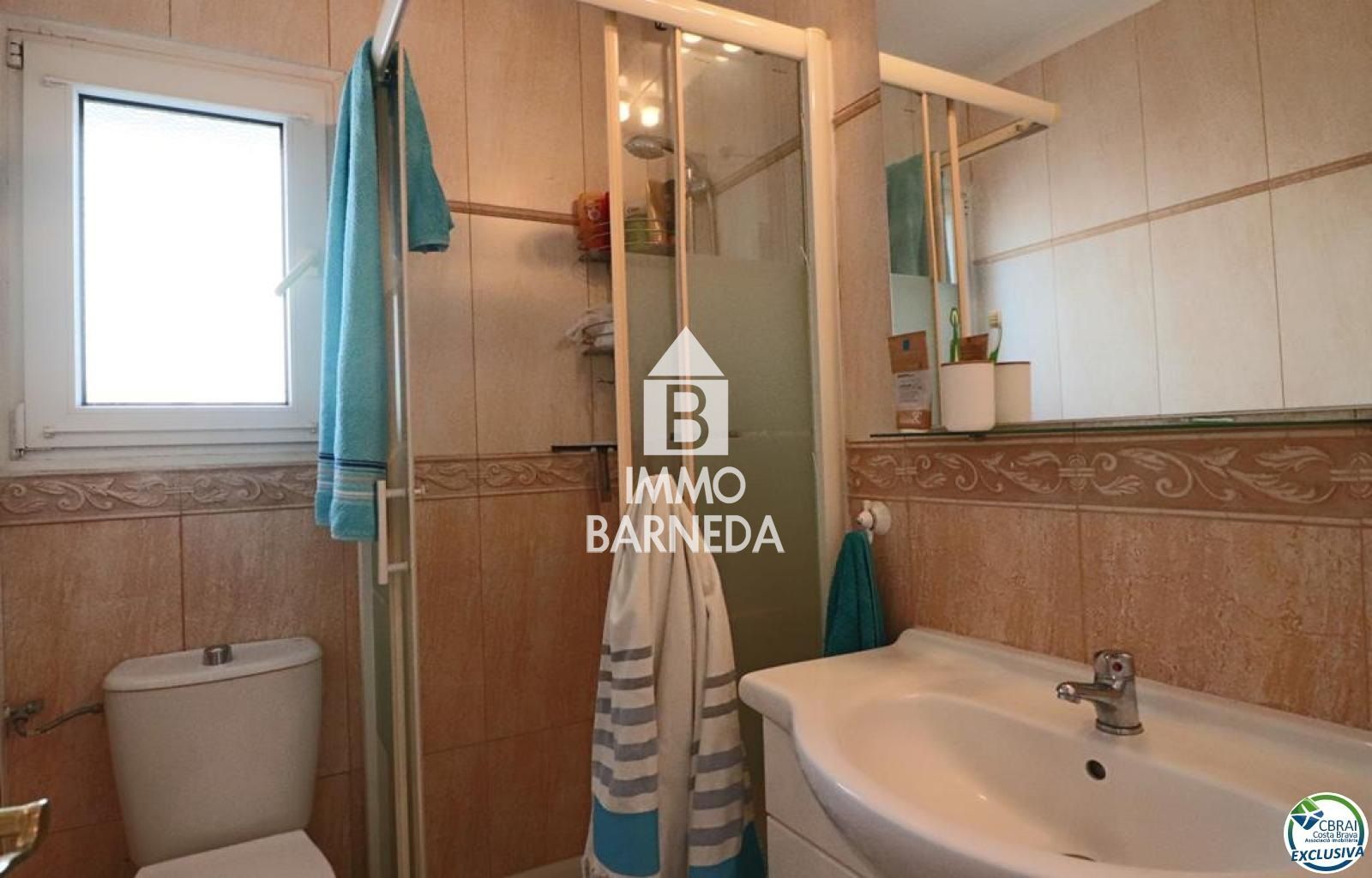 Amplia Villa al canal con amarre de 12 m, con apartamento invitados