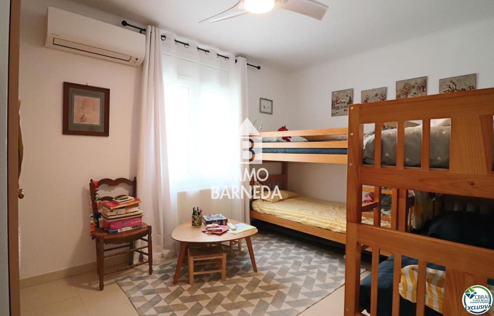 Amplia Villa al canal con amarre de 12 m, con apartamento invitados