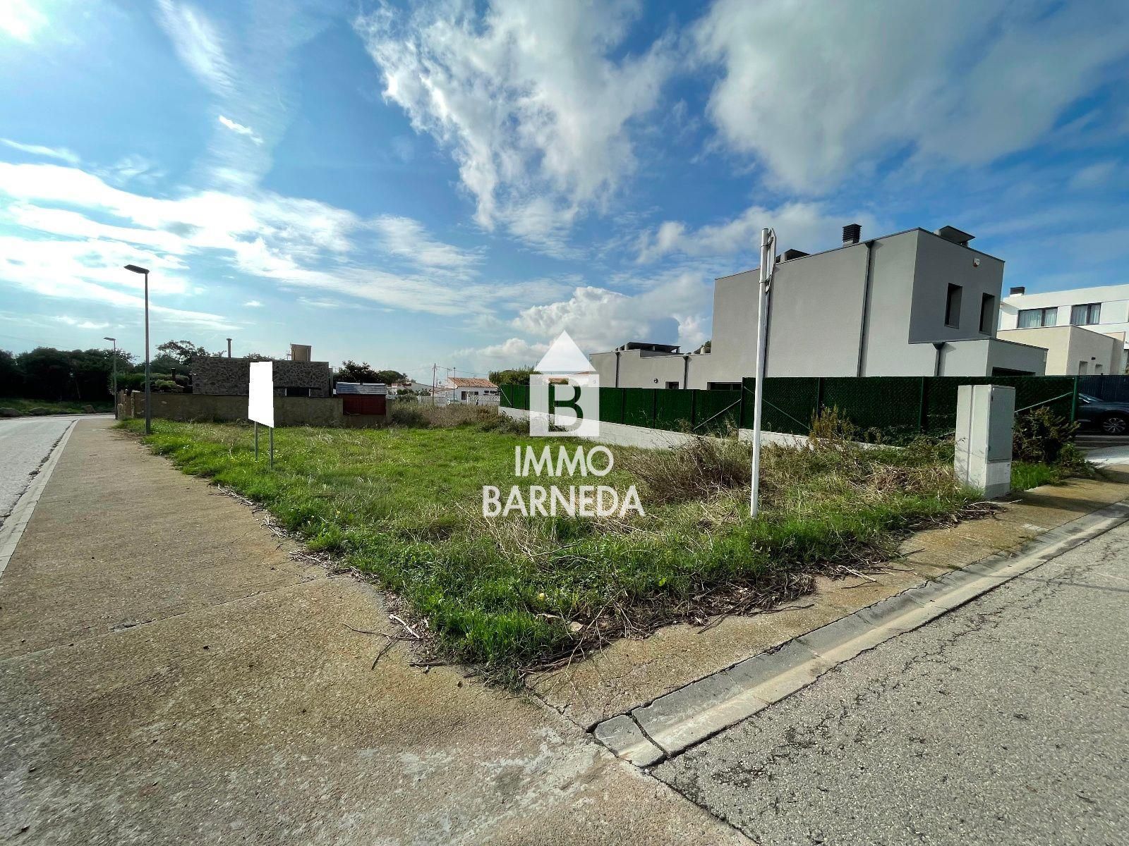 Parcela edificable en tranquila urbanización de Roses. ¡Buena oportunidad!