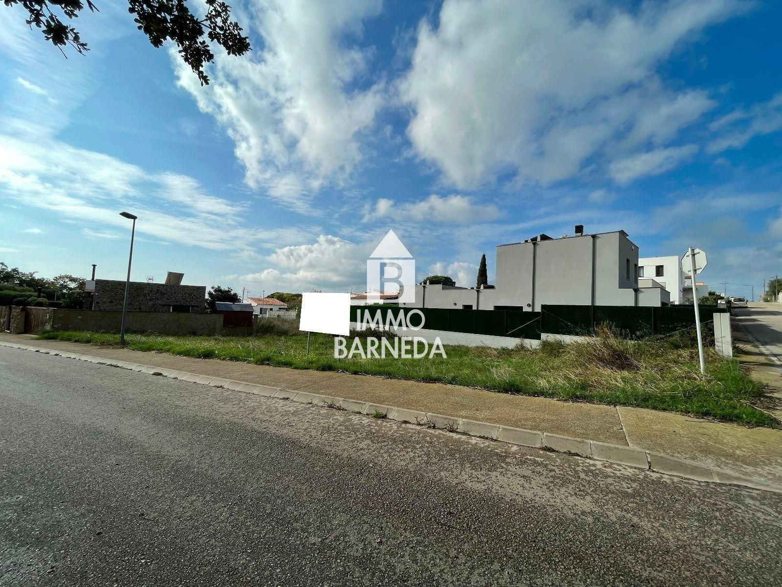 Parcela edificable en tranquila urbanización de Roses. ¡Buena oportunidad!