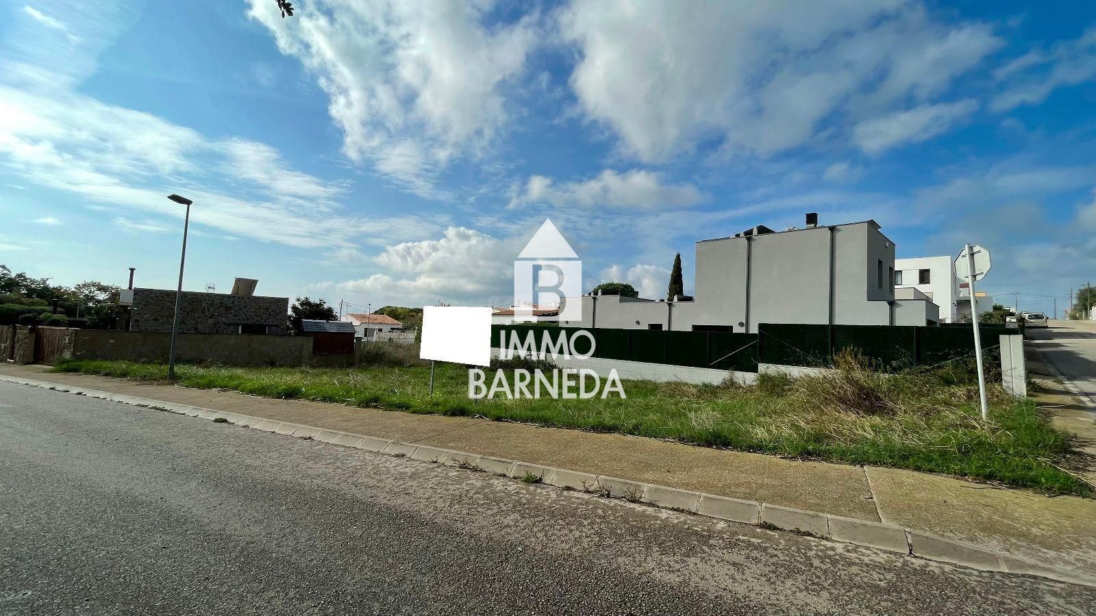 Parcela edificable en tranquila urbanización de Roses. ¡Buena oportunidad!