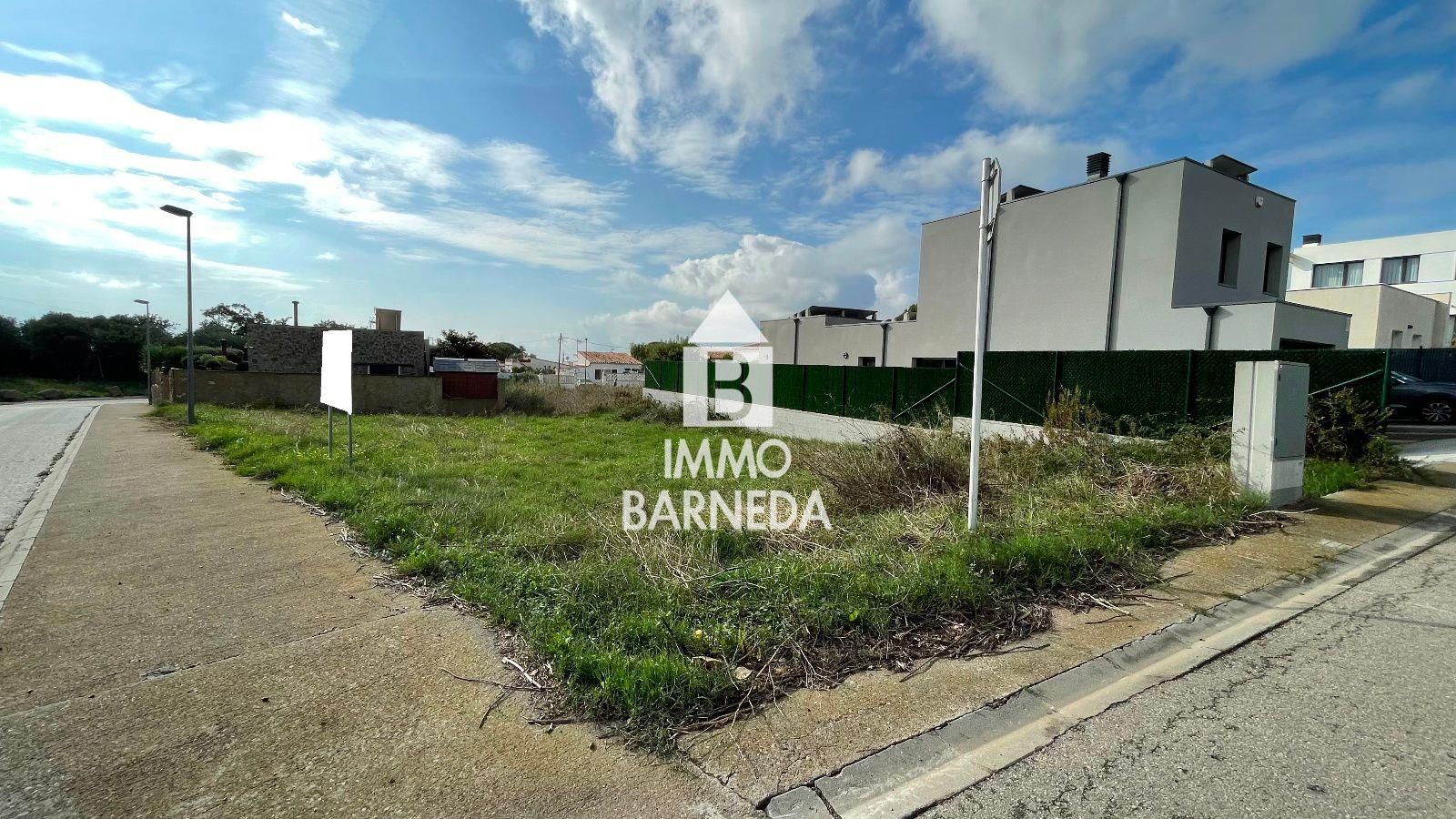 Parcela edificable en tranquila urbanización de Roses. ¡Buena oportunidad!