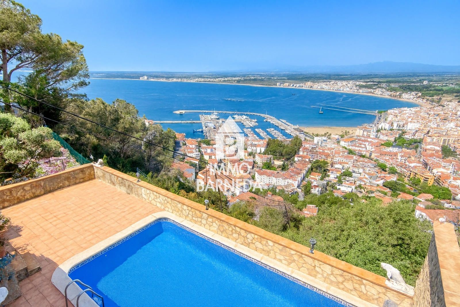 Mediterranean villa with soul, breathtaking views and unique investment opportunity in Roses