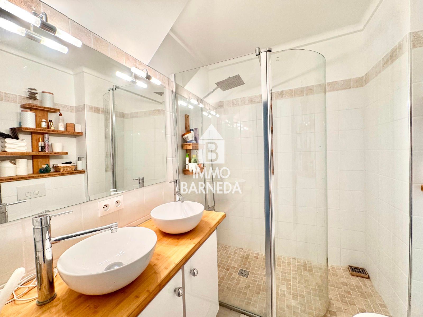 Exklusive renovierte Wohnung in erster Meereslinie – Roses