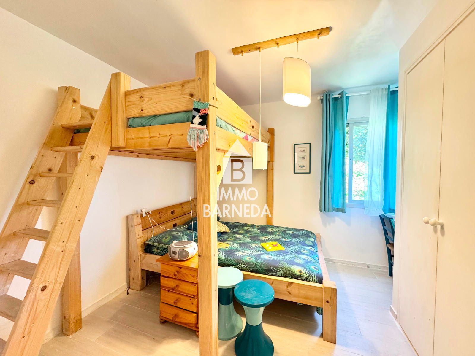 Exklusive renovierte Wohnung in erster Meereslinie – Roses