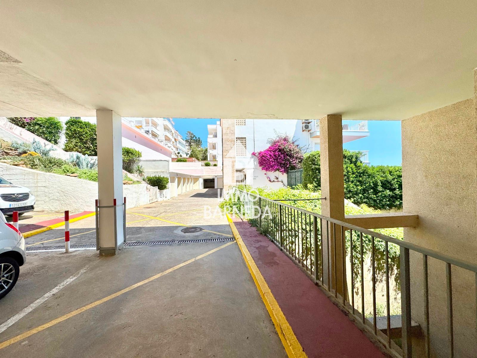 Exklusive renovierte Wohnung in erster Meereslinie – Roses