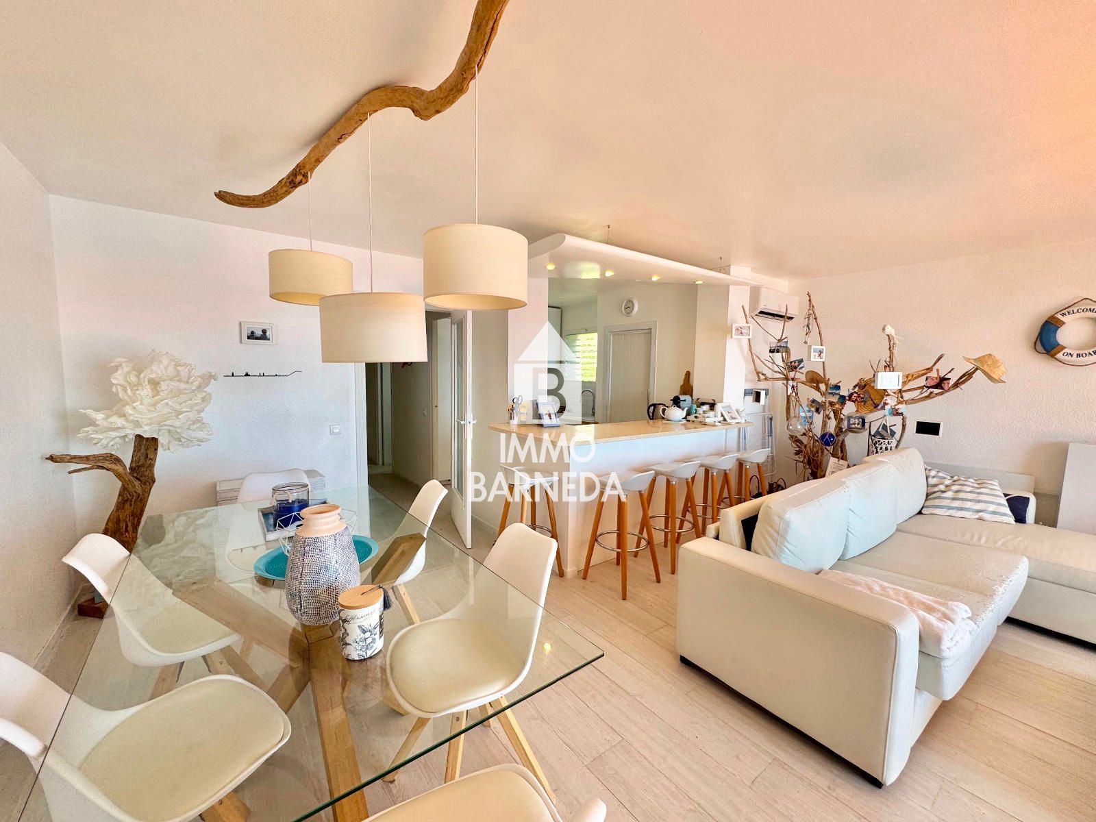 Exklusive renovierte Wohnung in erster Meereslinie – Roses
