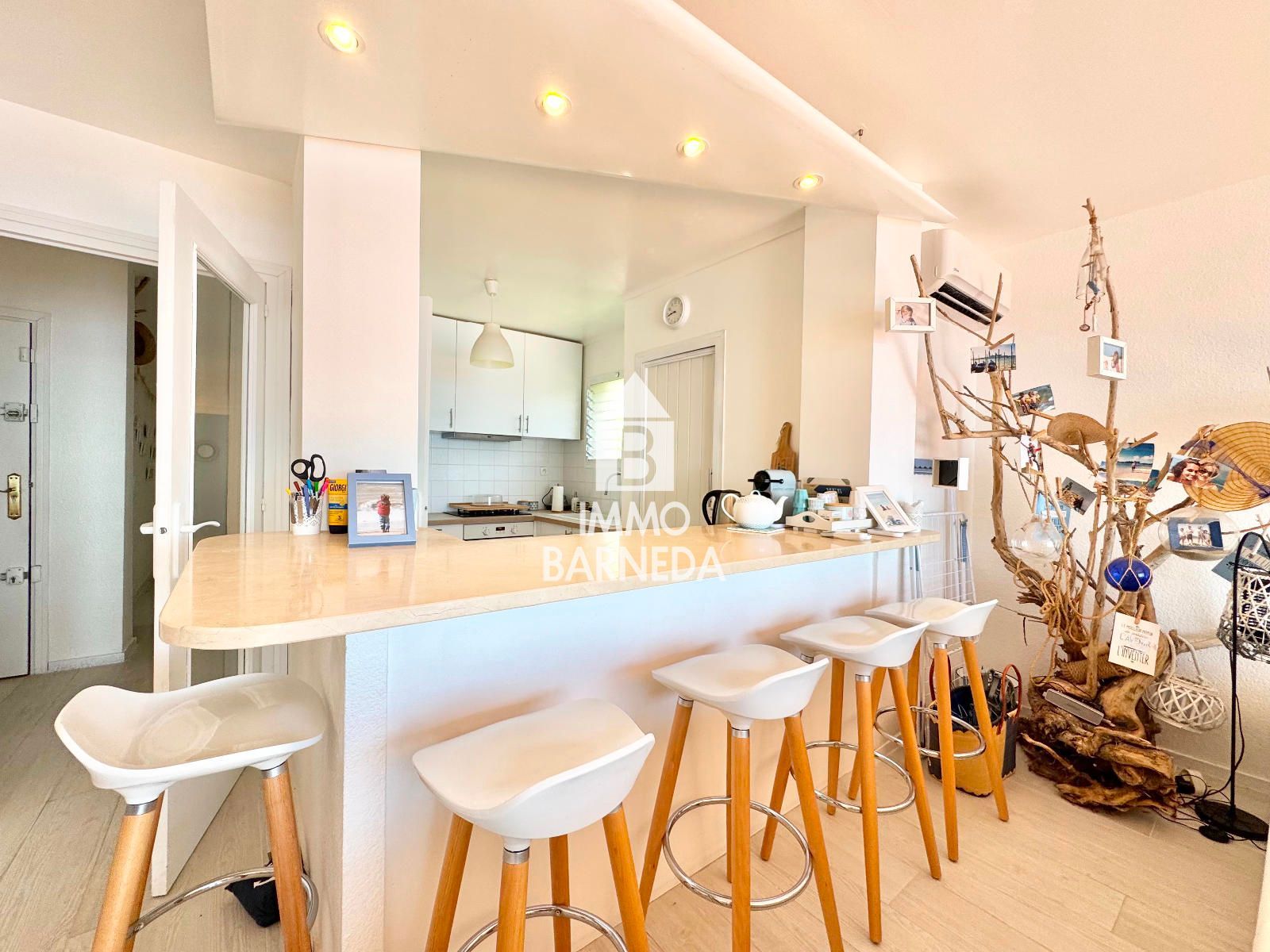 Exklusive renovierte Wohnung in erster Meereslinie – Roses