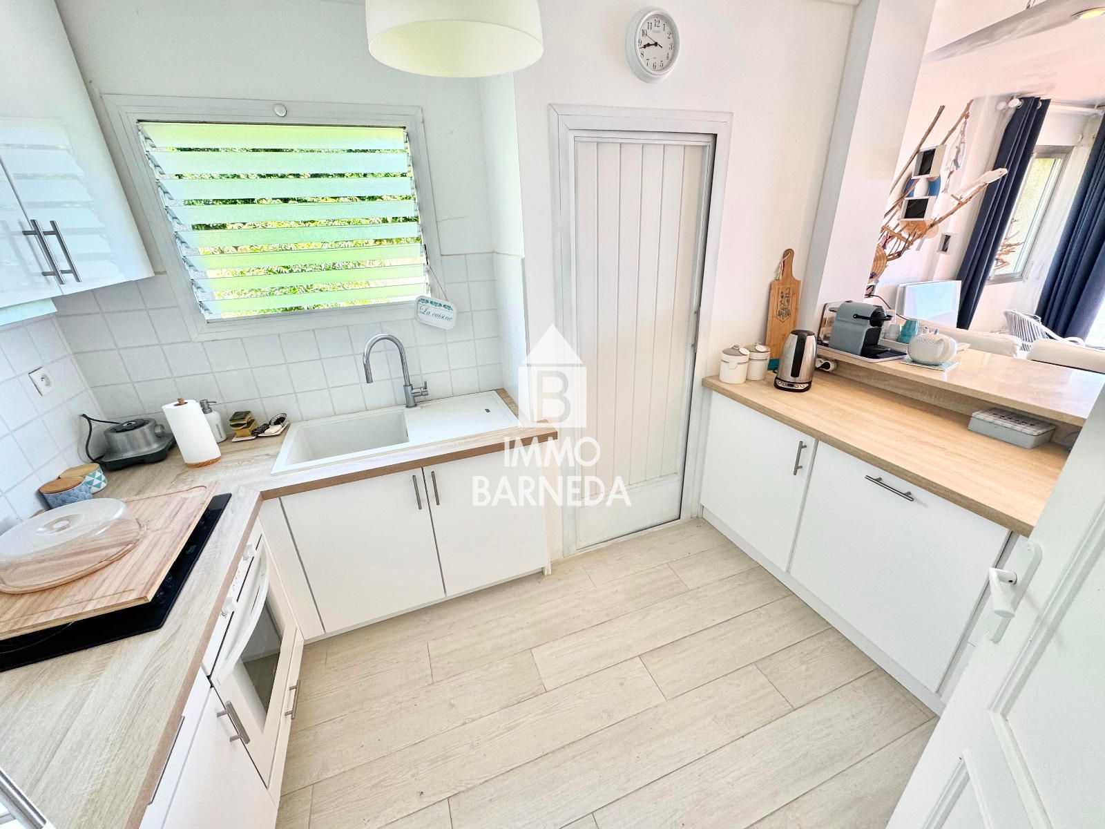 Exklusive renovierte Wohnung in erster Meereslinie – Roses