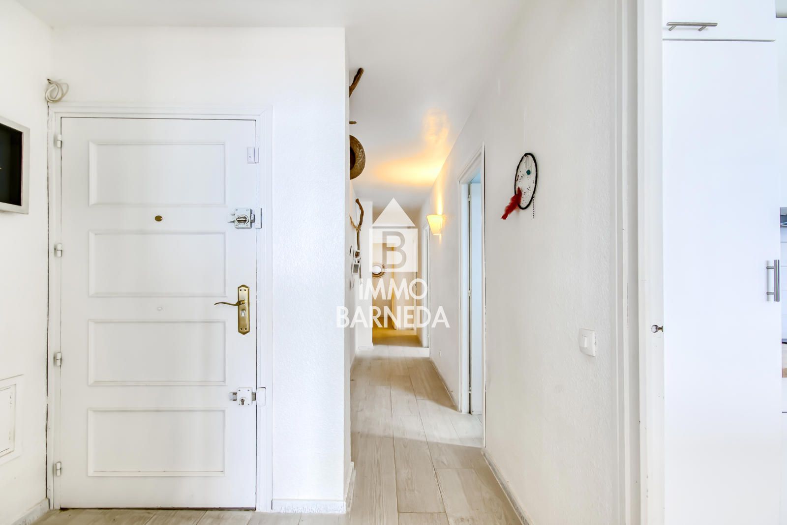 Exklusive renovierte Wohnung in erster Meereslinie – Roses