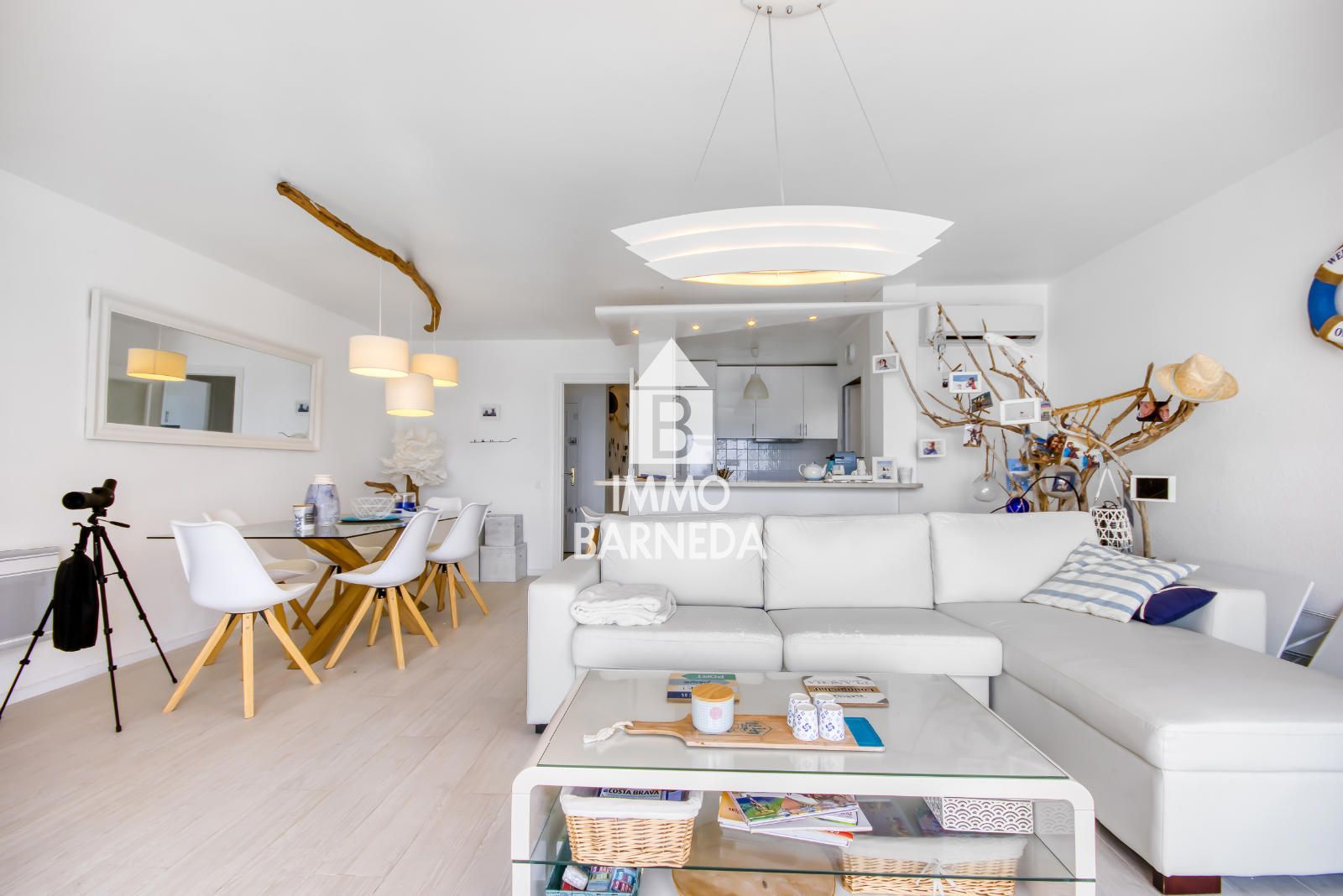 Exklusive renovierte Wohnung in erster Meereslinie – Roses