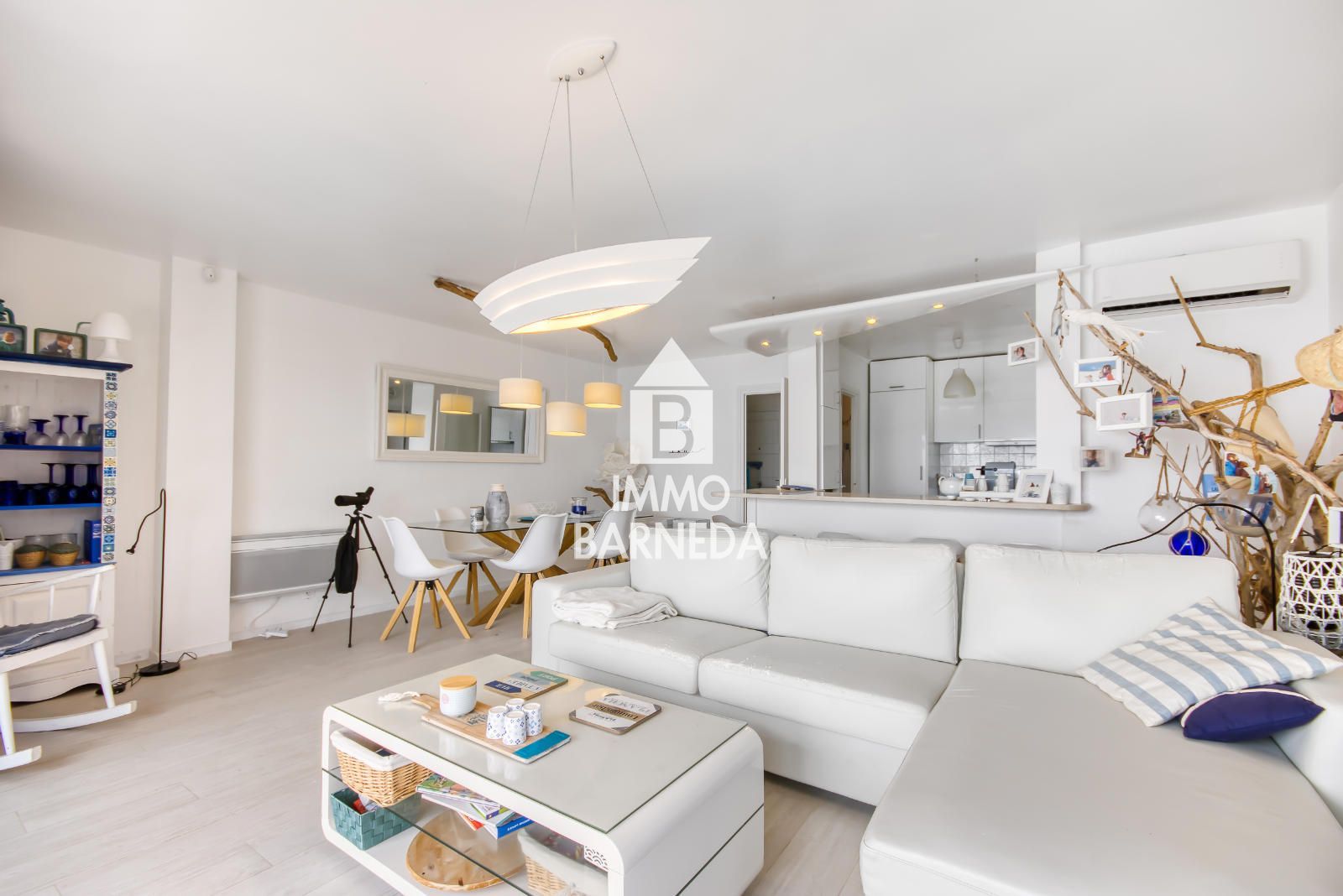 Exklusive renovierte Wohnung in erster Meereslinie – Roses