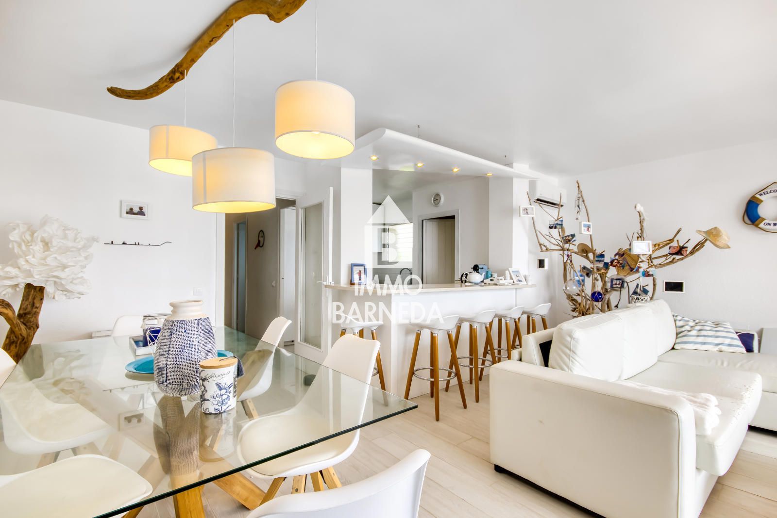 Exklusive renovierte Wohnung in erster Meereslinie – Roses