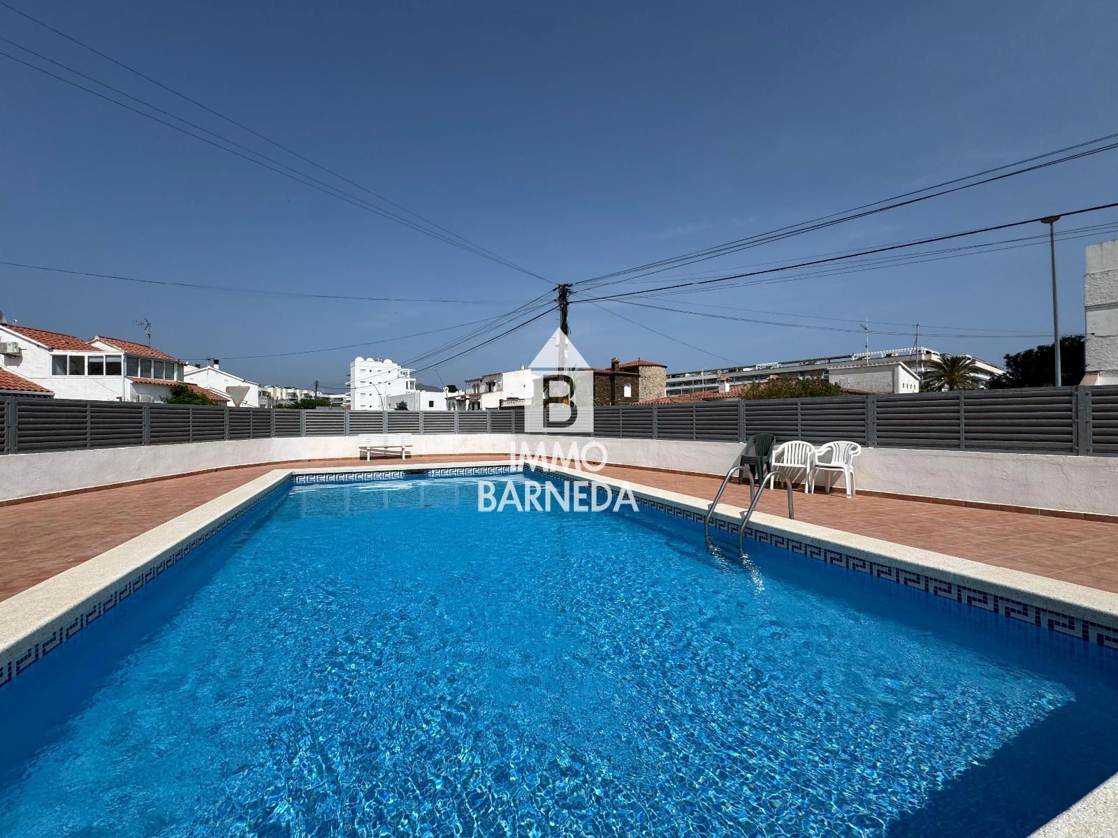 Encantadora casa adosada reformada con jardín privado – Santa Margarita, Roses