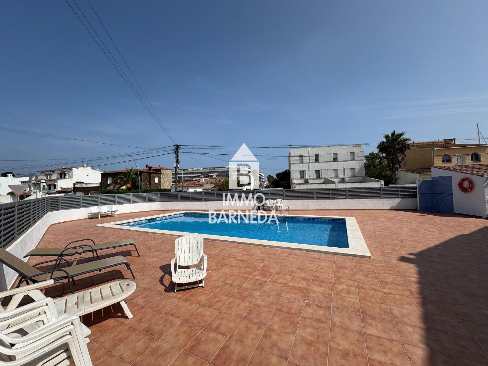 Encantadora casa adosada reformada con jardín privado – Santa Margarita, Roses