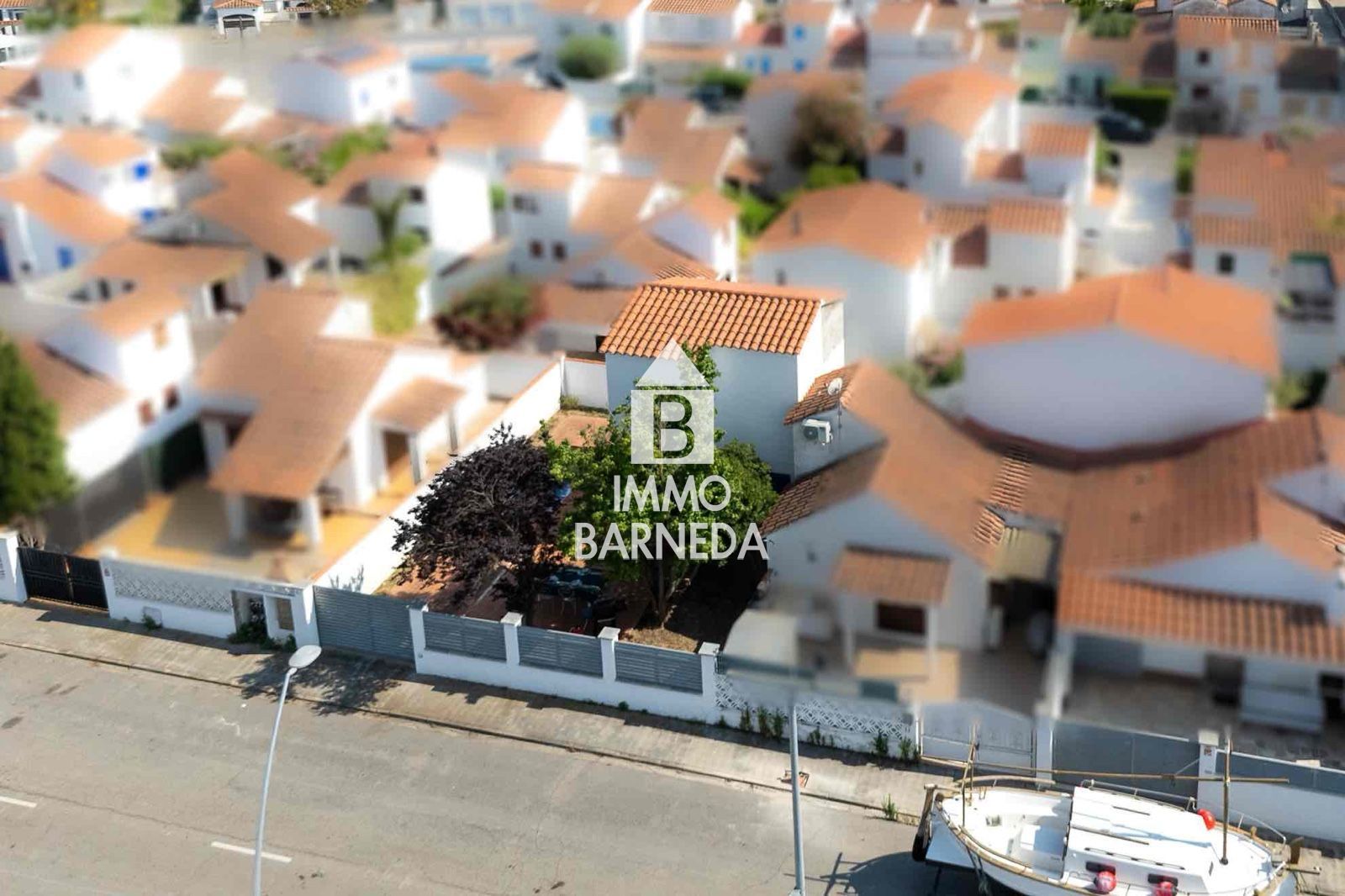 Encantadora casa adosada reformada con jardín privado – Santa Margarita, Roses