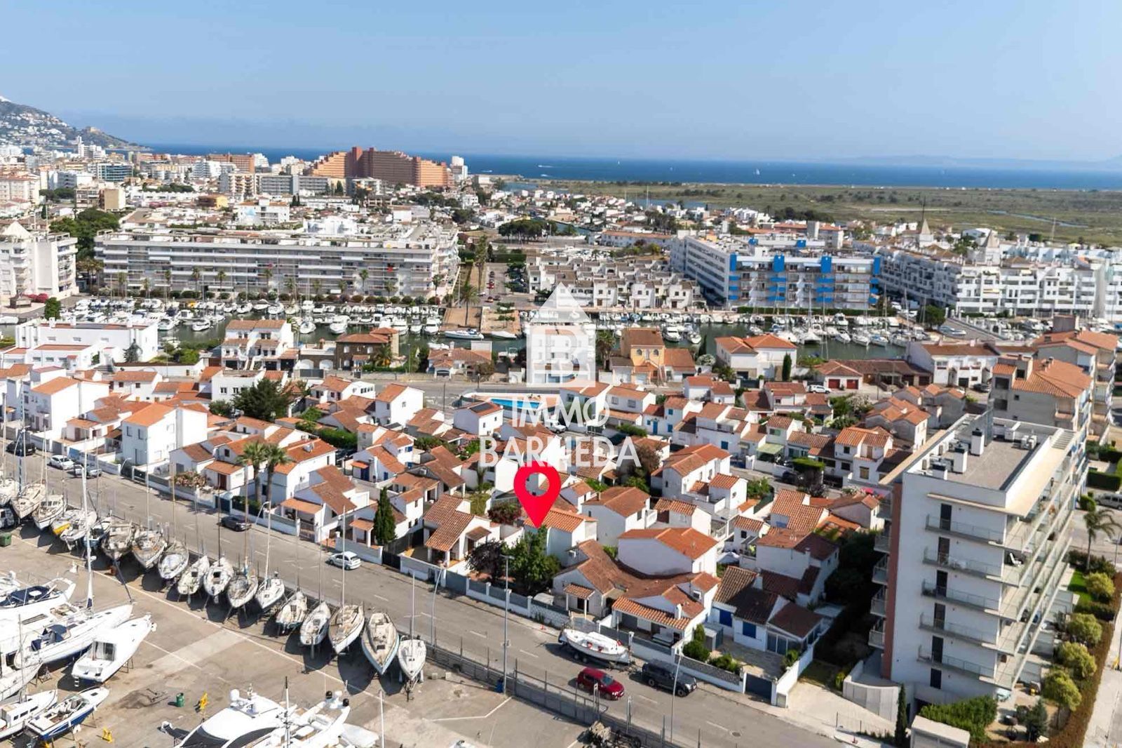 Encantadora casa adosada reformada con jardín privado – Santa Margarita, Roses