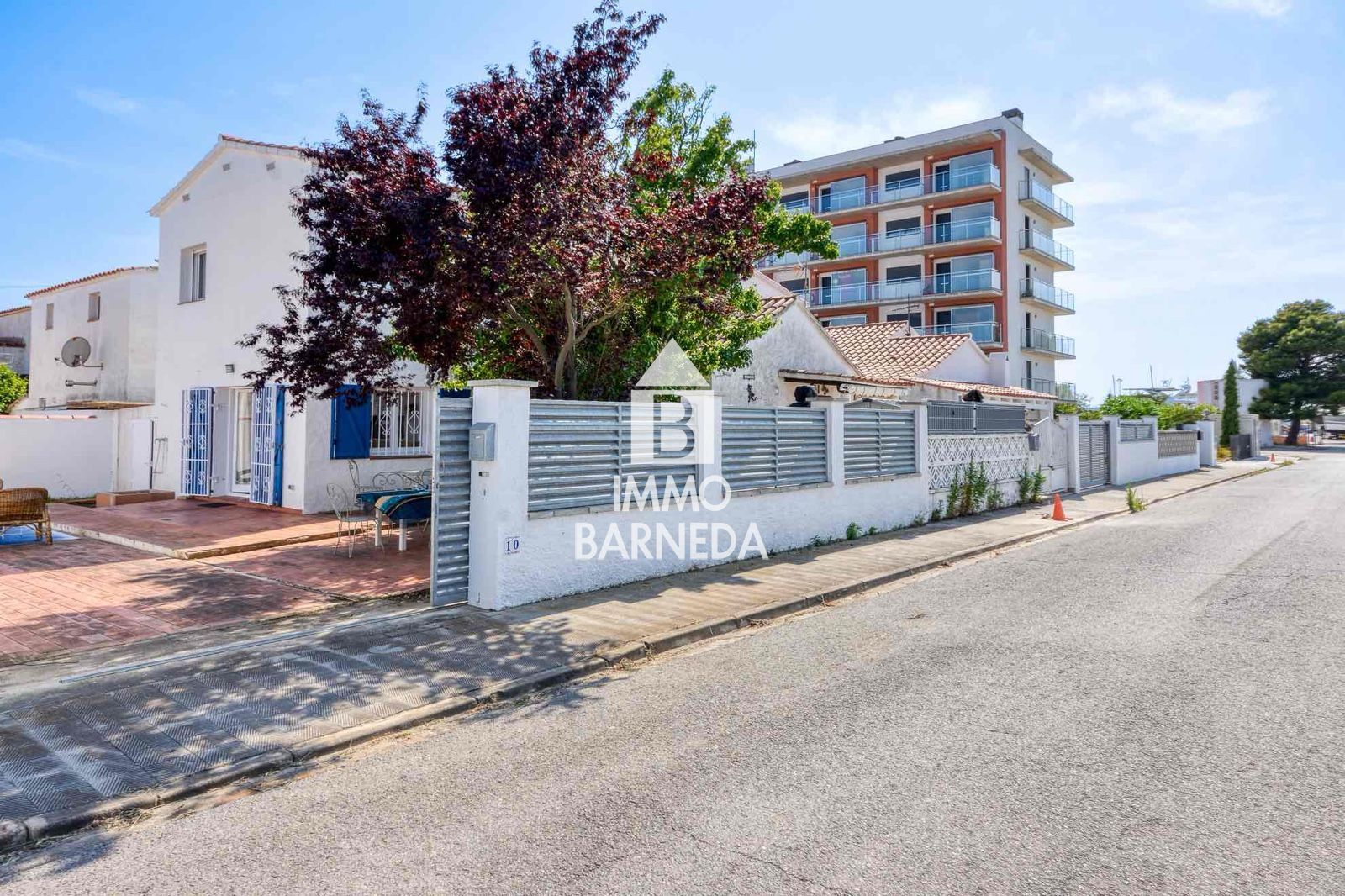 Encantadora casa adosada reformada con jardín privado – Santa Margarita, Roses
