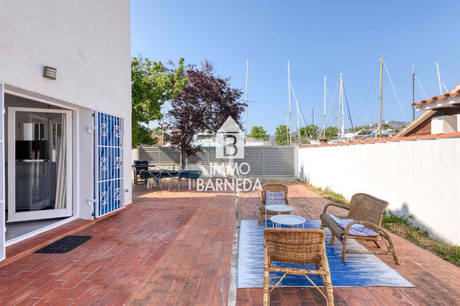 Encantadora casa adosada reformada con jardín privado – Santa Margarita, Roses