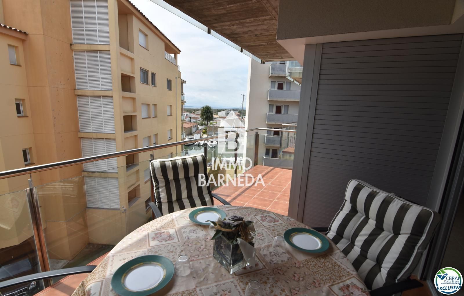 Zwei-Zimmer-Wohnung im Gebäude Les Marines Mestral in Santa Margarita, Roses