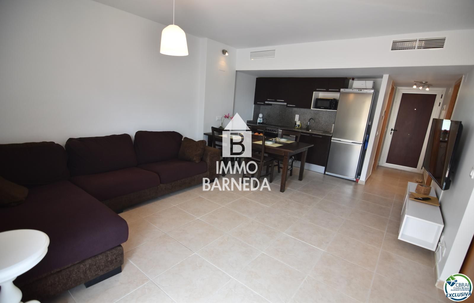 Zwei-Zimmer-Wohnung im Gebäude Les Marines Mestral in Santa Margarita, Roses