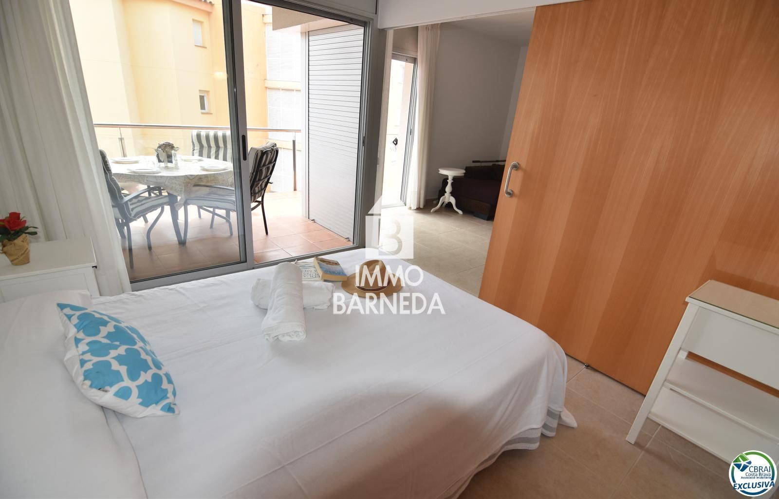 Zwei-Zimmer-Wohnung im Gebäude Les Marines Mestral in Santa Margarita, Roses