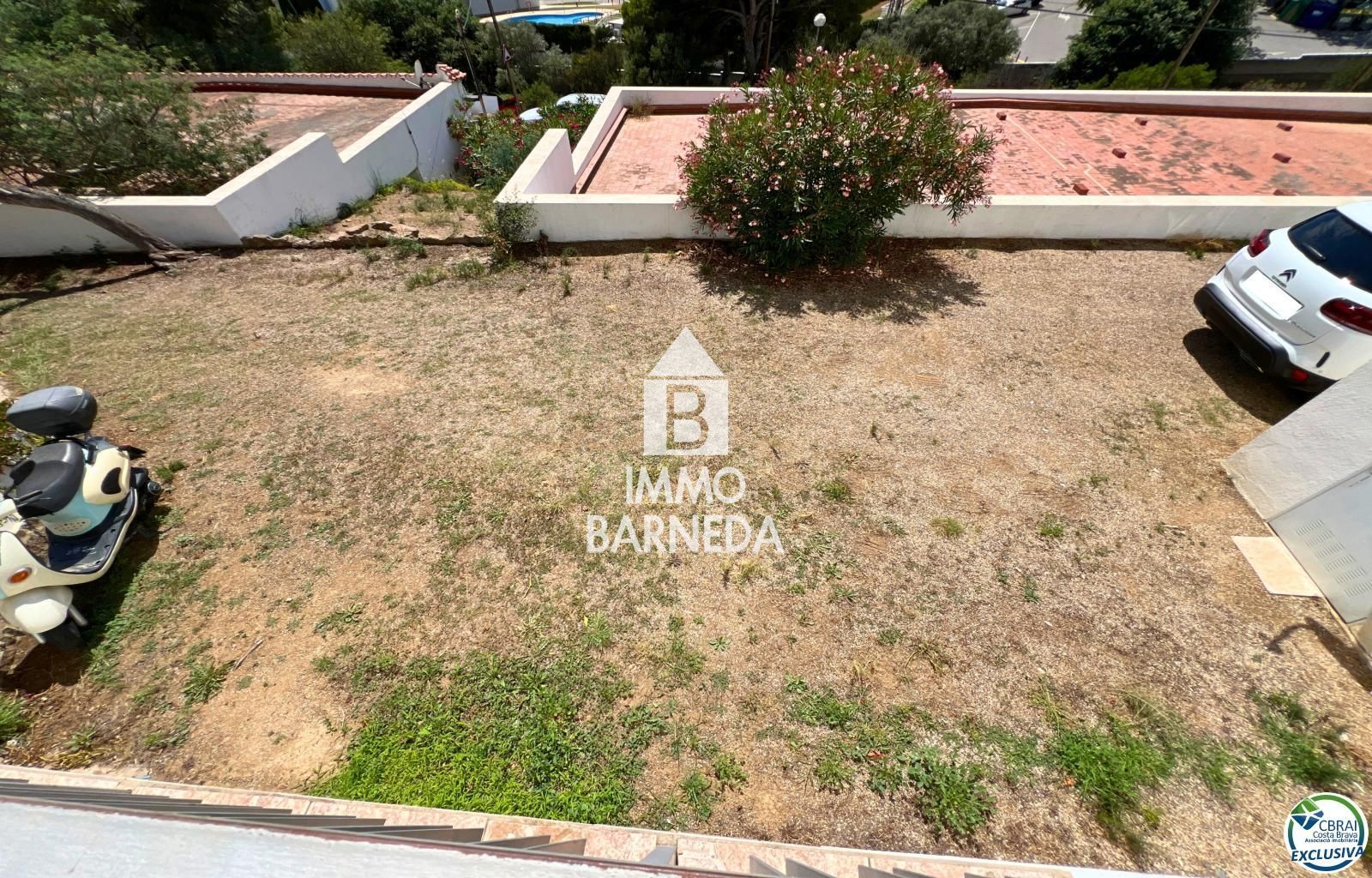 Ihr Rückzugsort in Almadrava: Erdgeschosswohnung mit Terrasse, Parkplatz & Abstellraum – nur 180 m vom Meer