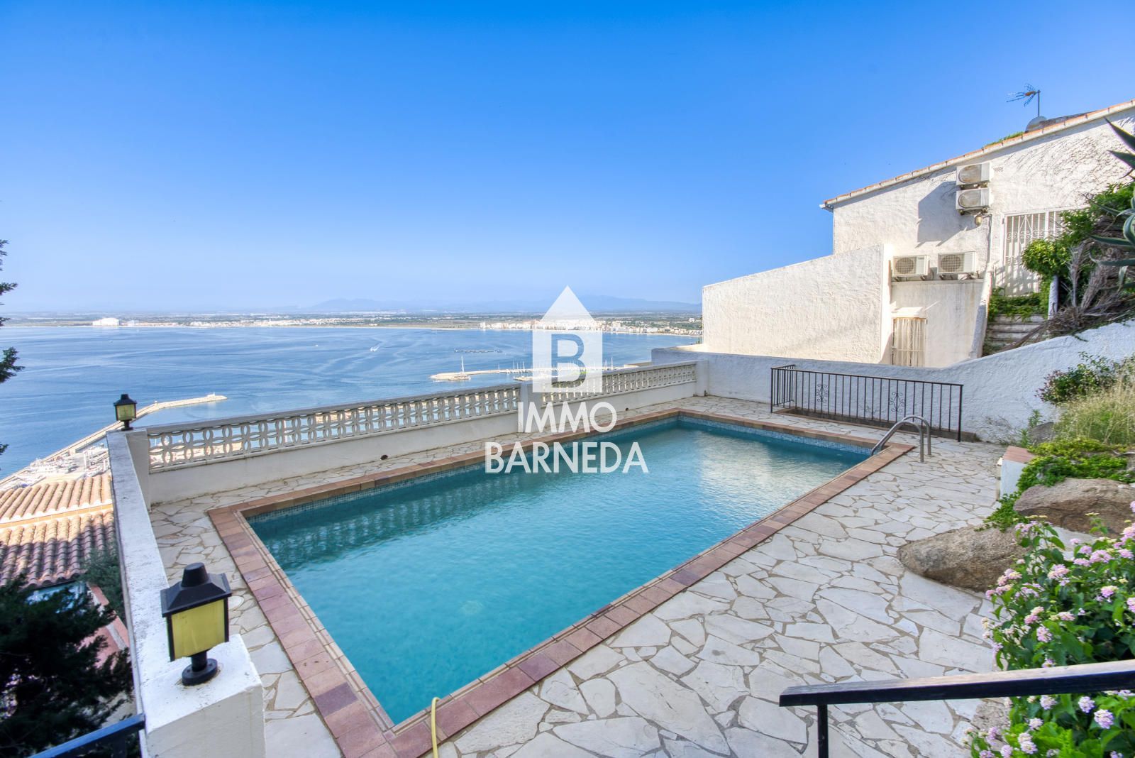Exklusive Wohnung mit Panoramablick auf das Meer, den Fischerhafen und die Bucht von Rosas