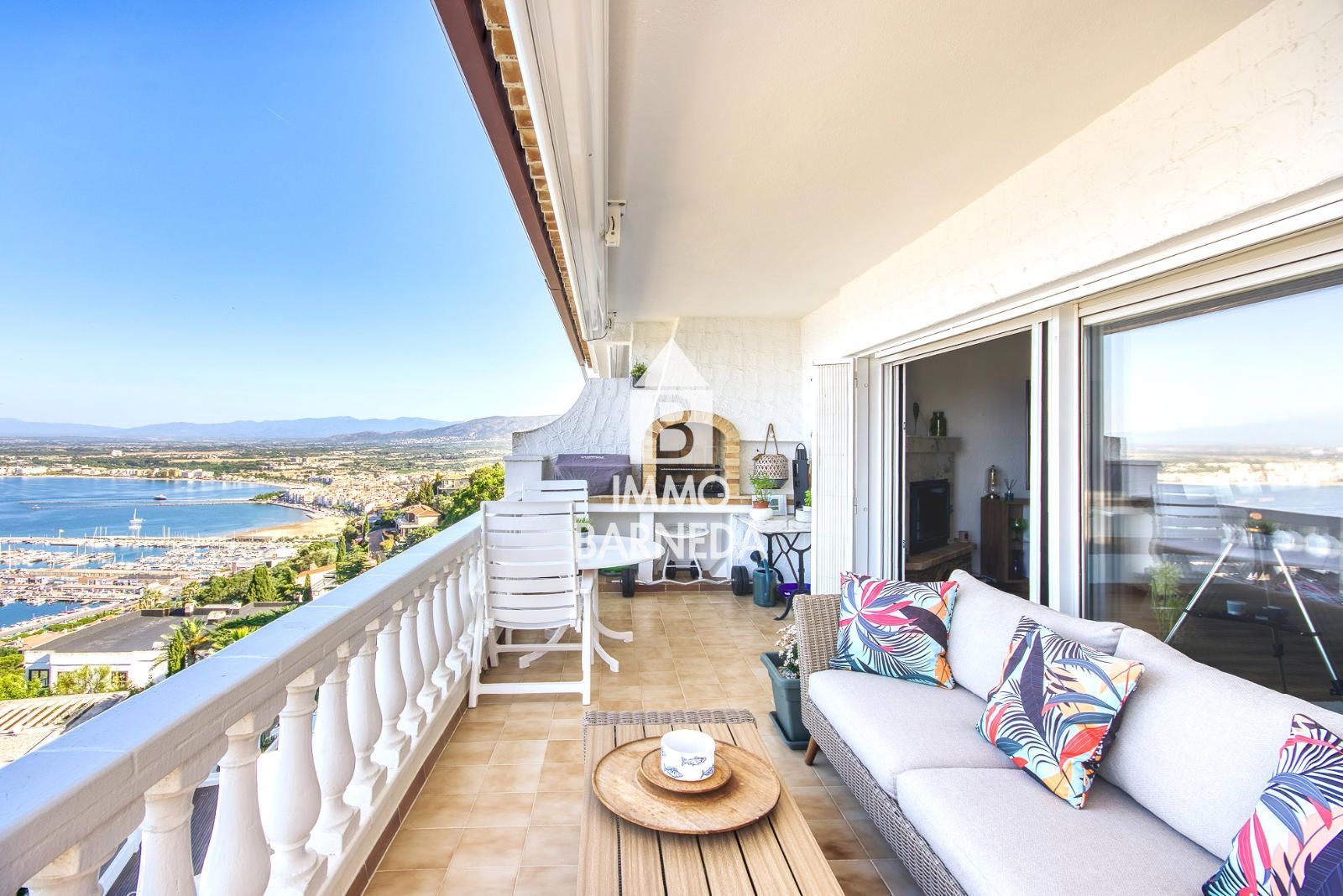 Exklusive Wohnung mit Panoramablick auf das Meer, den Fischerhafen und die Bucht von Rosas